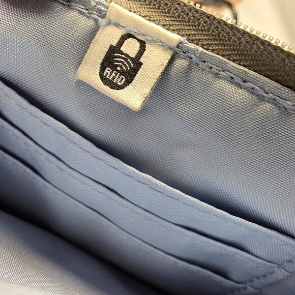 Baggallini Black Nylon RFID Wristlet - Picture 5 of 8